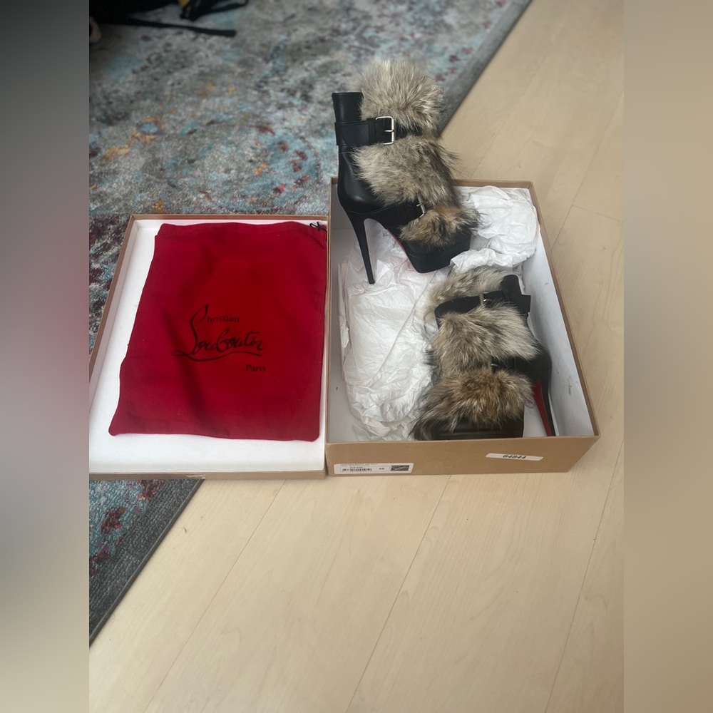Christian Louboutin Toundra Booty Coyote Black Leather Fur Boots